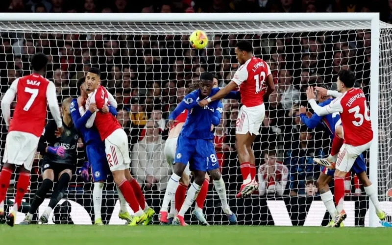 دعوات للتدخل التنظيمي ضد فوضى الكرات الثابتة في منافسات الدوري الإنجليزي الممتاز